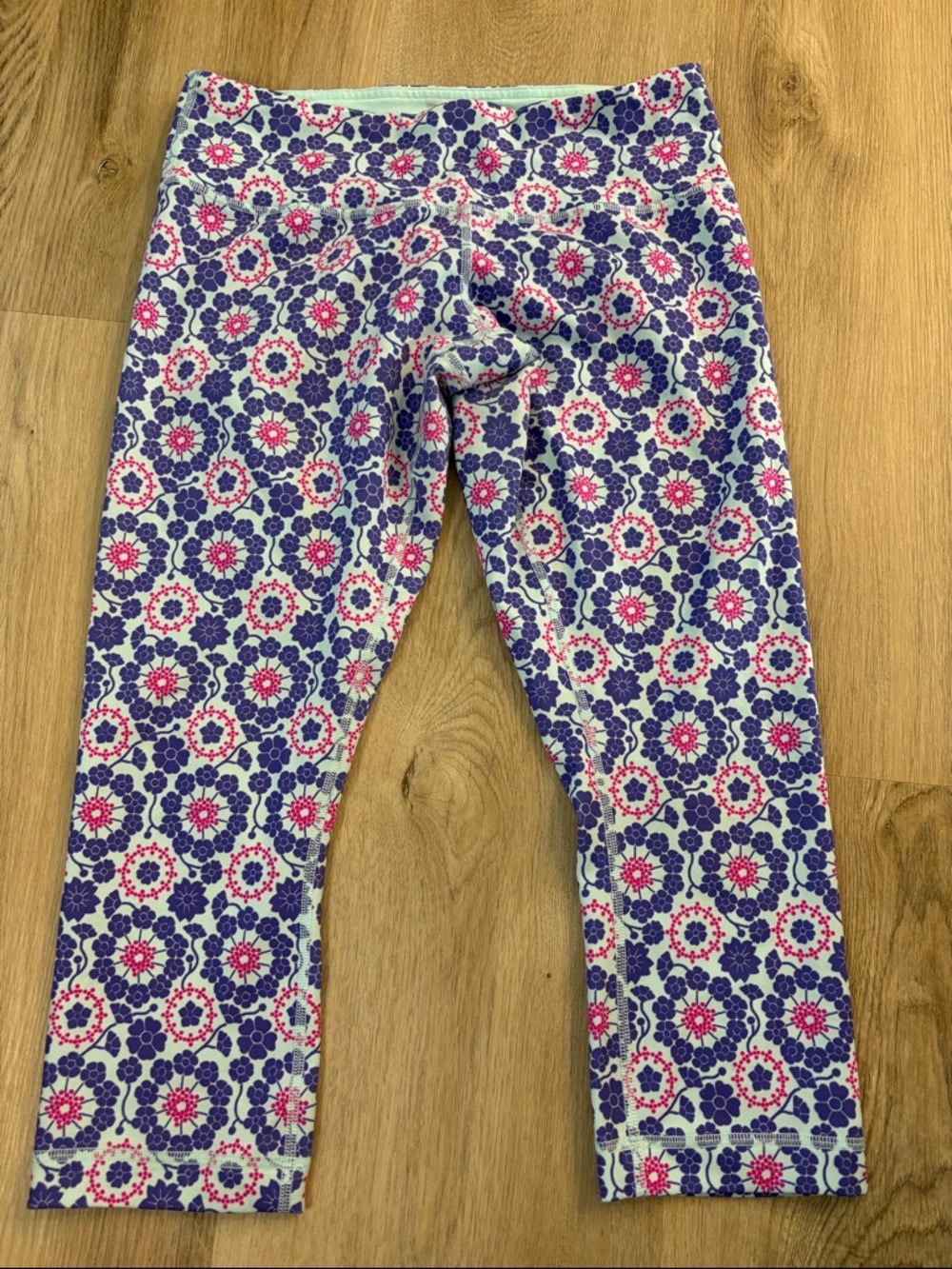Lululemon Wunder Under Crop (V2) Twiggy Power Purple Size 8 workout gym - Picture 3 of 8